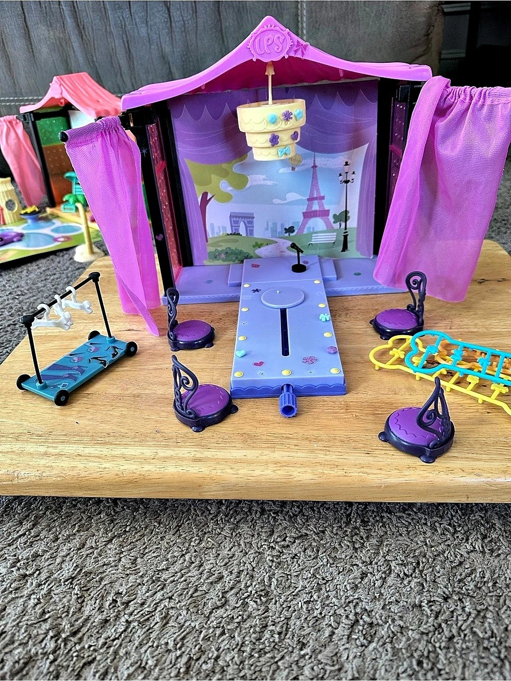 Hasbro Littlest Pet Shop Jet Playset Pink & Purple